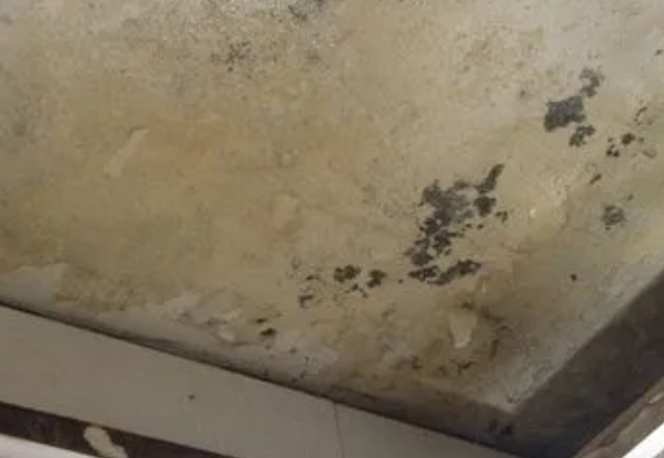 郑州经开区阳台漏水维修公司分享下郑州经开区卫生间渗水维修需要注意哪些问题。